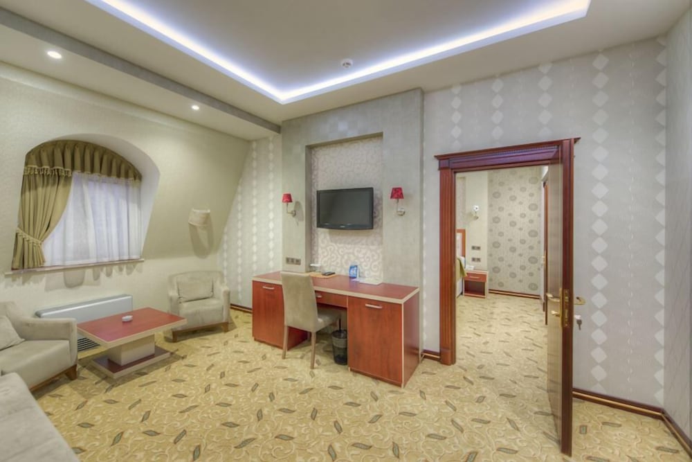 Grand Hotel Baku 40/47
