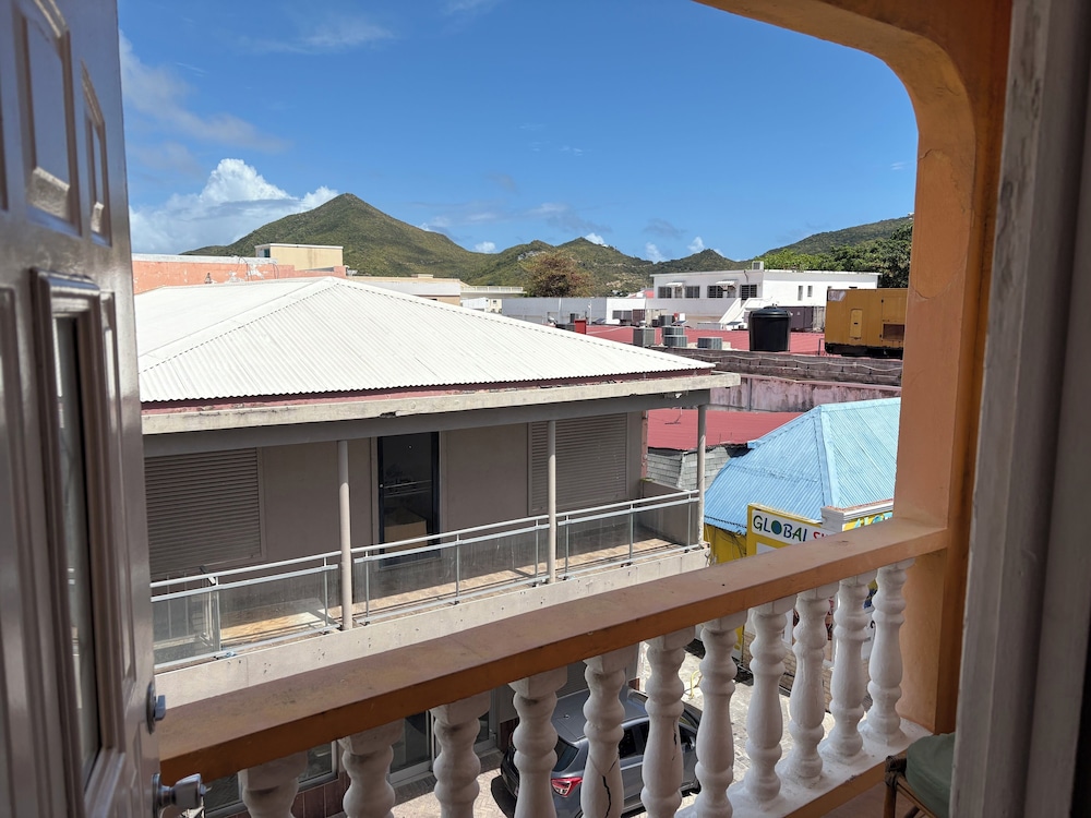 Sea View Beach Hotel 3/50