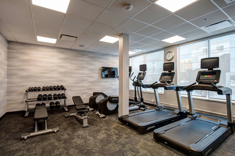 Fairfield Inn & Suites by Marriott Minneapolis North 19/36
