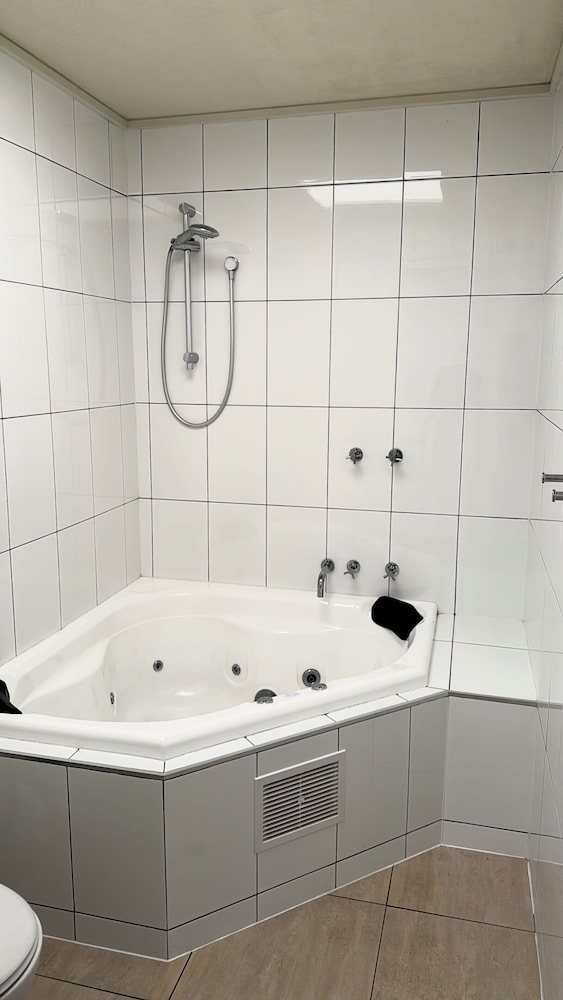 Elite, Triple, King and Twin Beds