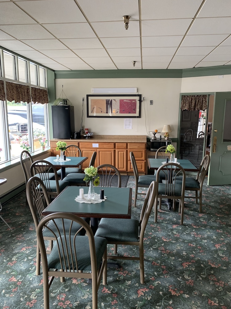 Surrey Inn Hotel 49/61