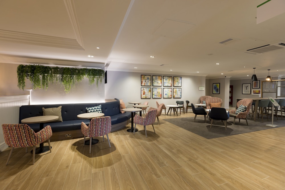 HOLIDAY INN GLASGOW AIRPORT 46/80