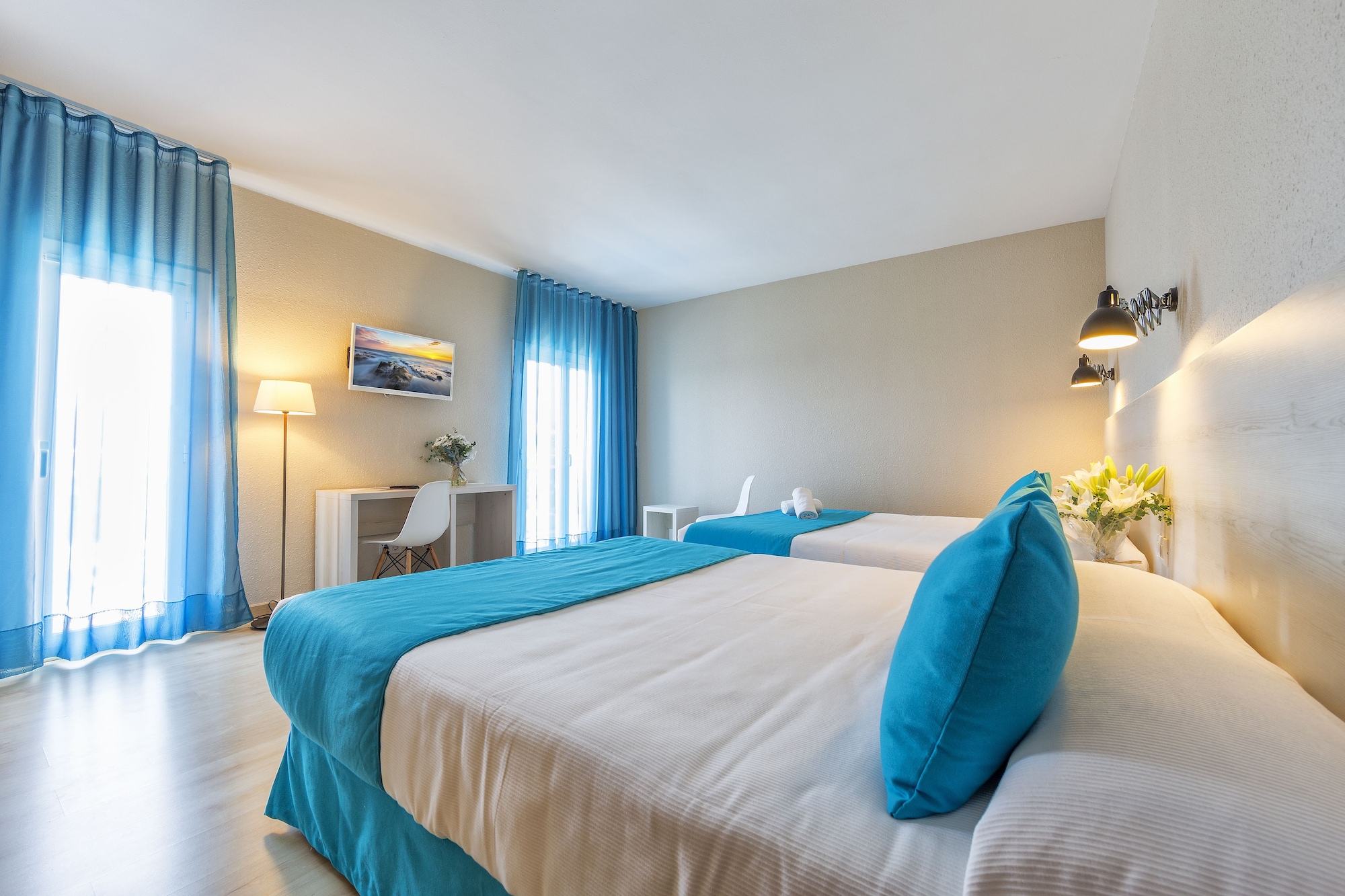 غرفة ثلاثية بثلاثة أسرّة
