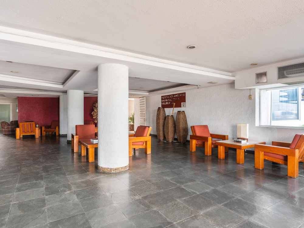 OYO Hotel Casa Blanca 25/35