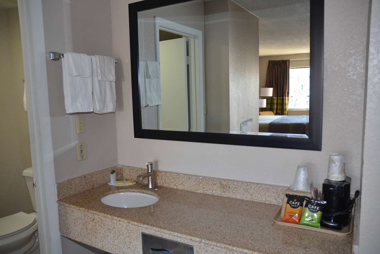 Super 8 By Wyndham Fredericksburg 26/28