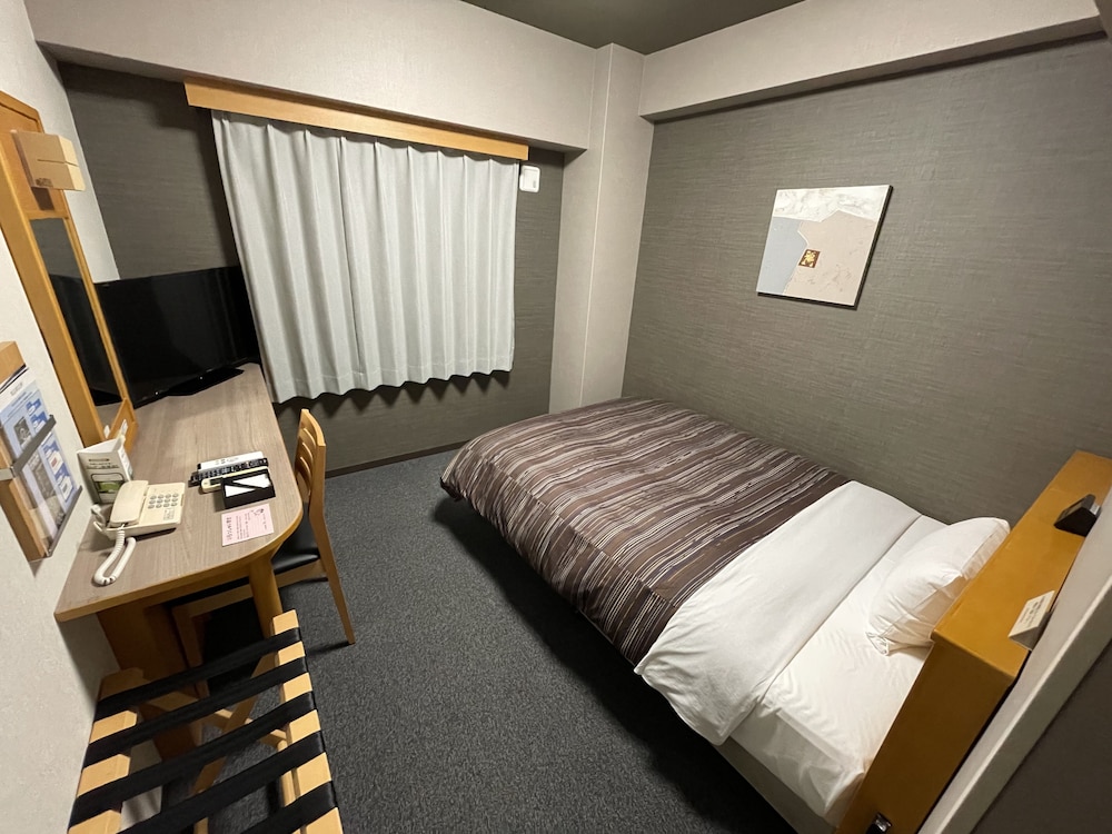 غرفة مفردة بسرير مزدوج للمدخنين