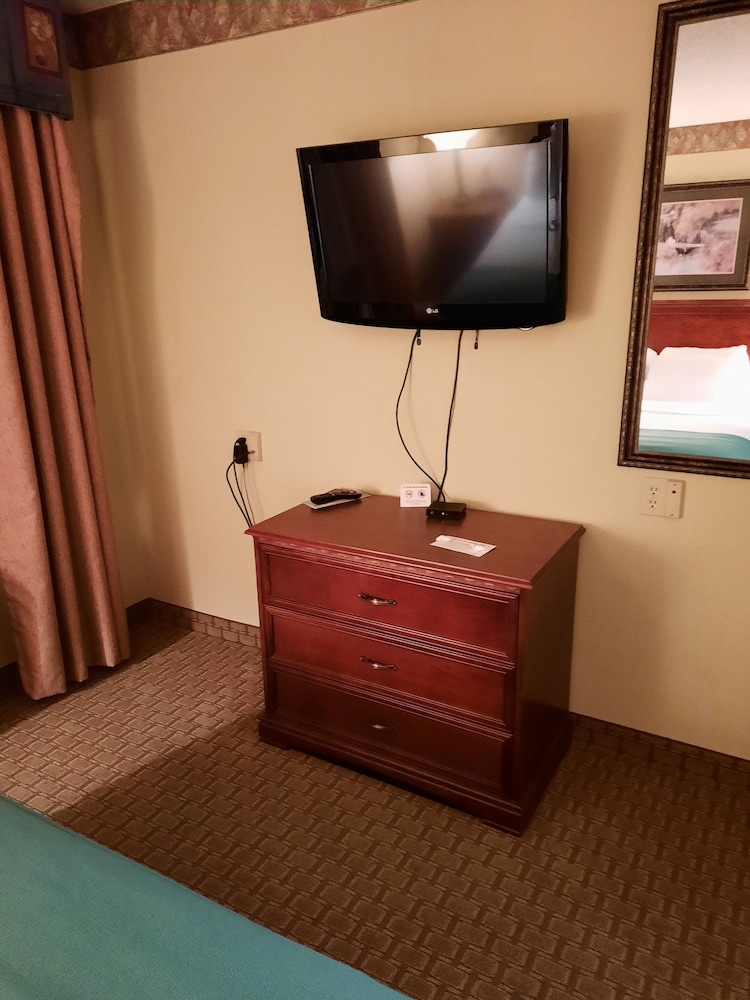 Horse Creek Inn - McCook 22/36