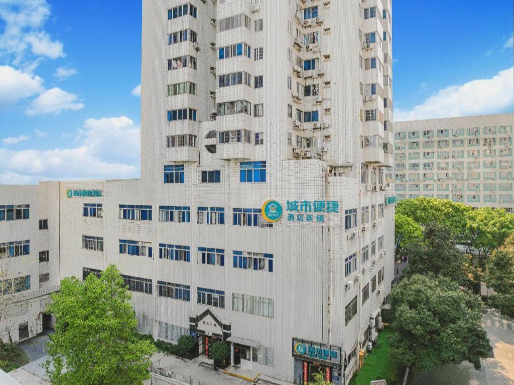 City Comfort Inn (Guangzhou Tiyu West Road Metro Station) 3/48
