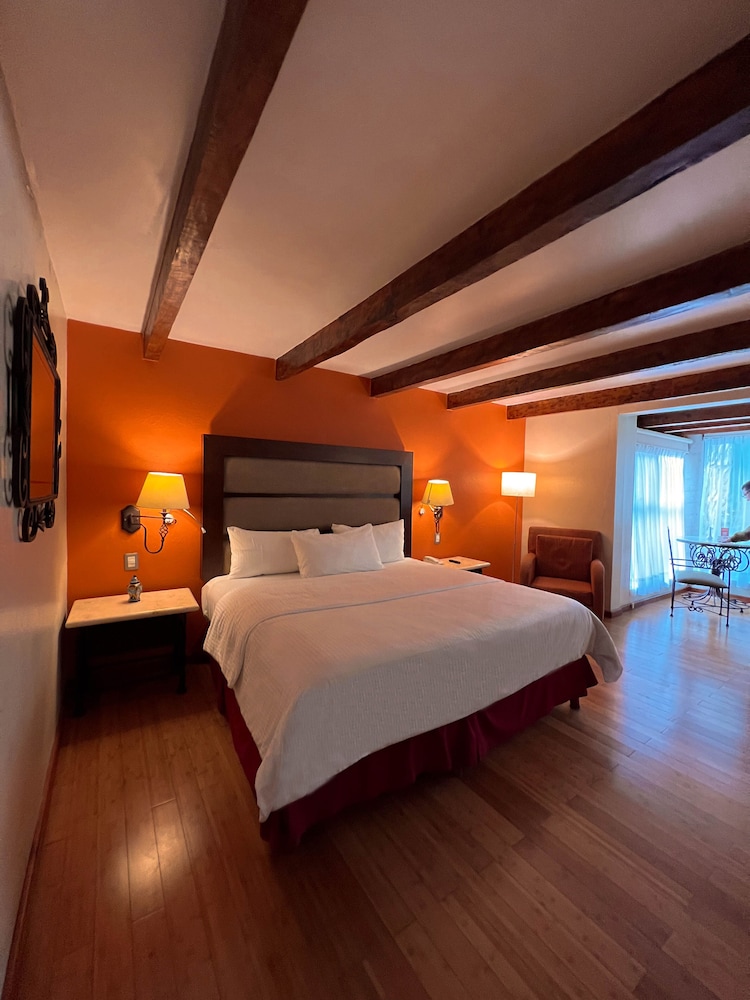 Villa Mercedes San Cristobal 27/75