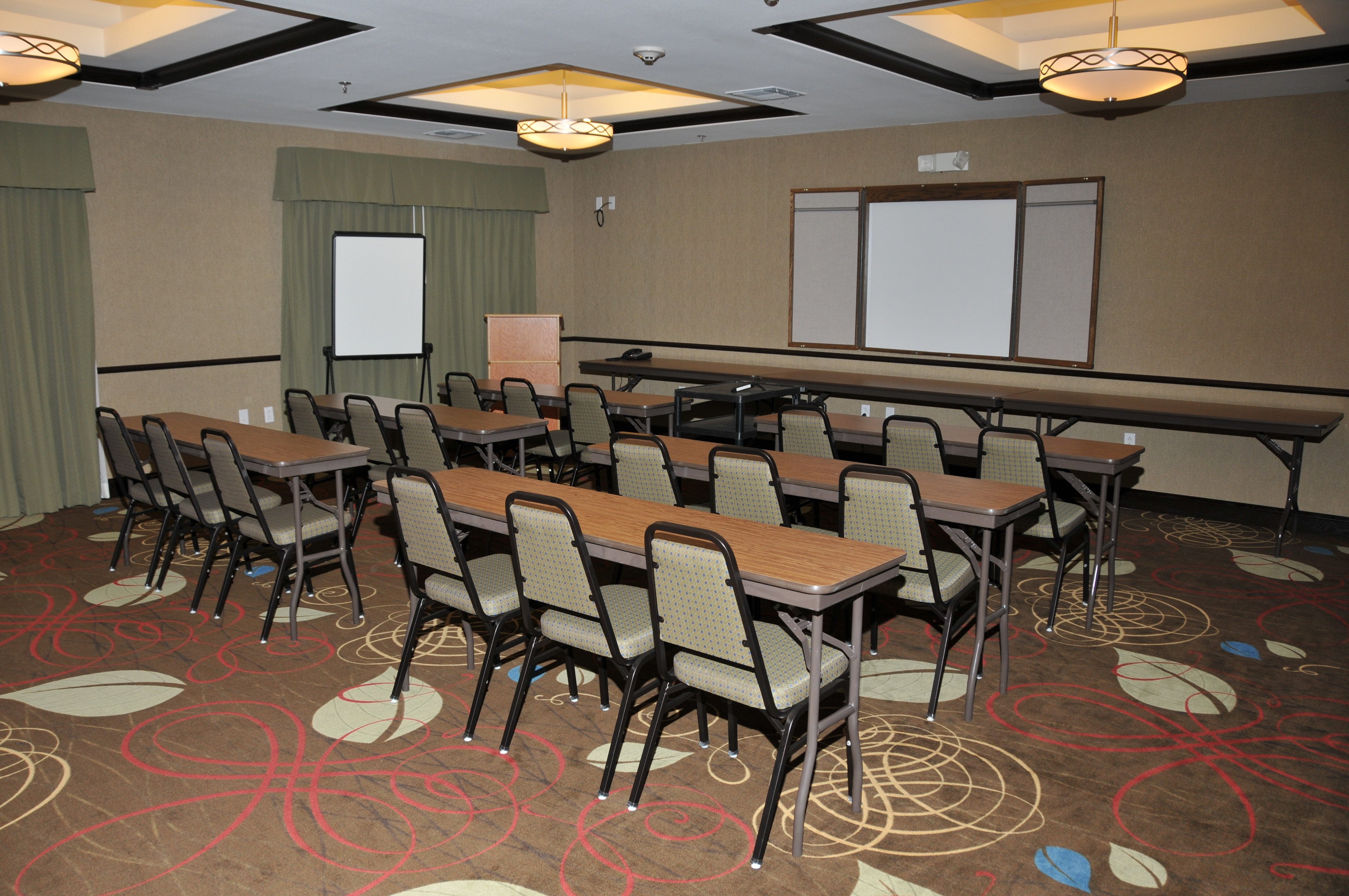 Holiday Inn Express Hotel Suites Clinton 20/25