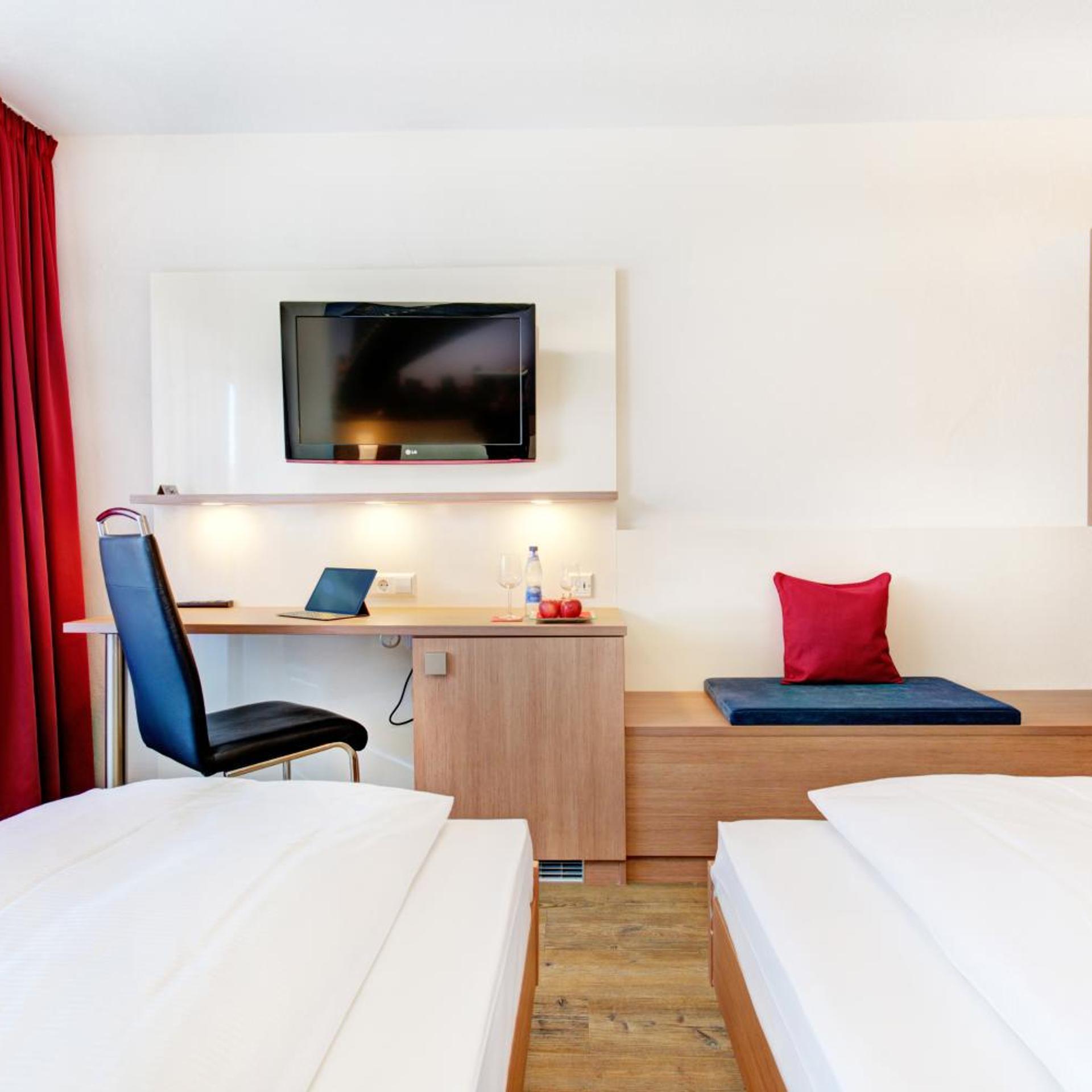 Room, Twin Beds, Ambassador 7/10
