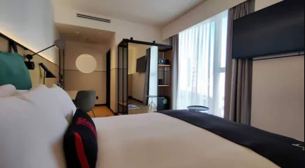 Met Hotel 12/50