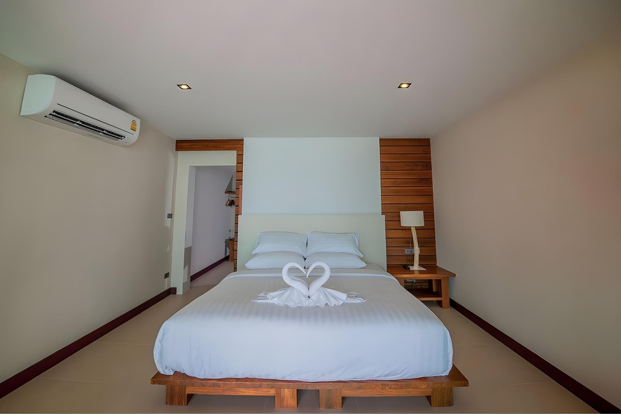 Grand, Deluxe, Pool and Sea View