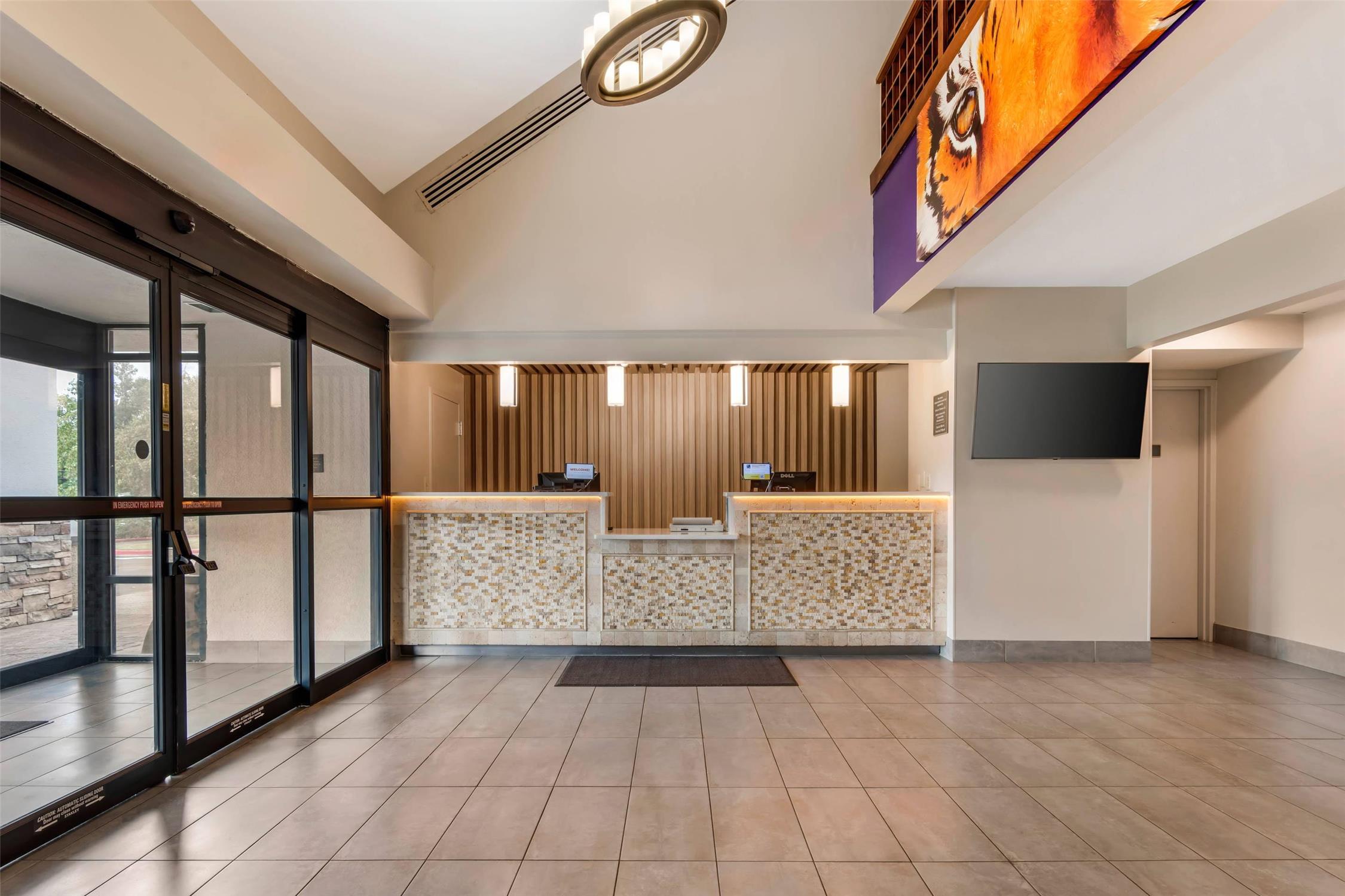Comfort Inn & Suites Clemson - University Area 6/49