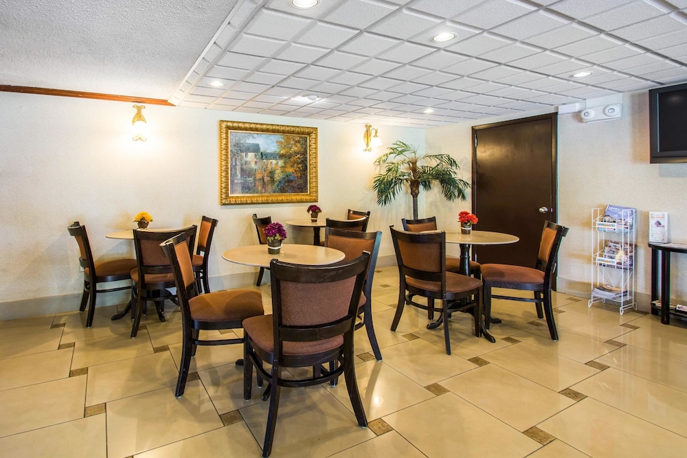 SureStay by Best Western Jacksonville Airport 33/54