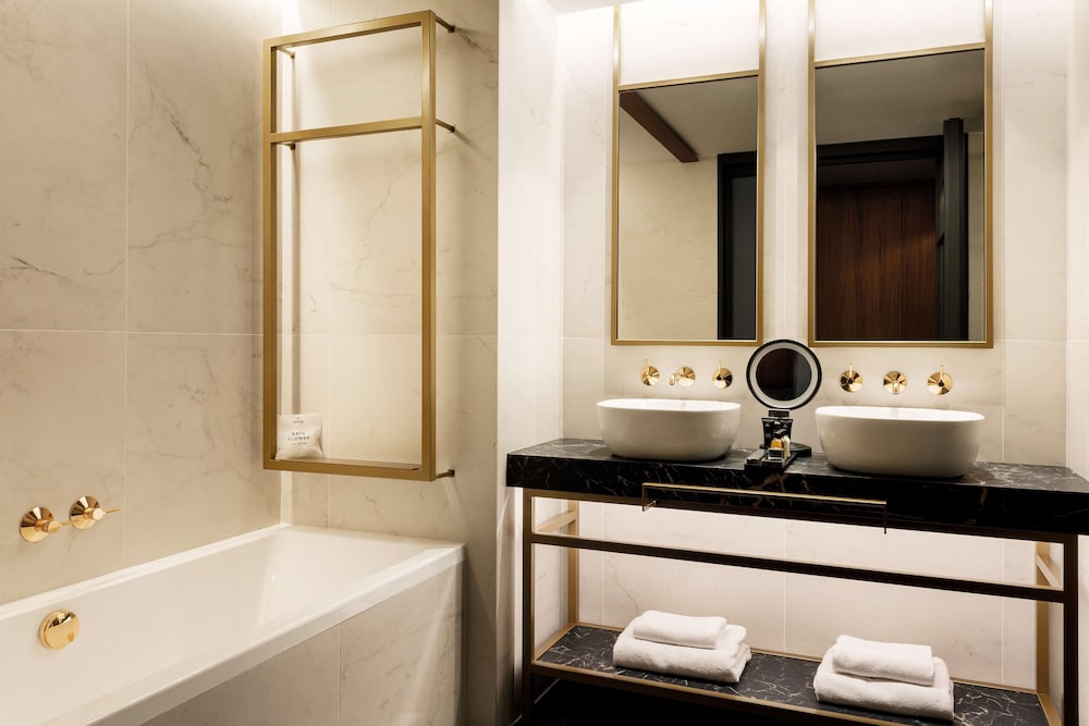 Junior Suite, Twin Beds, Radisson Collection Bilbao 2/2