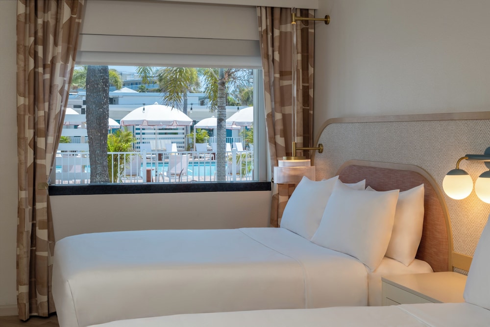 Lanai, 2 Queen Beds, Pool View, Pool Side