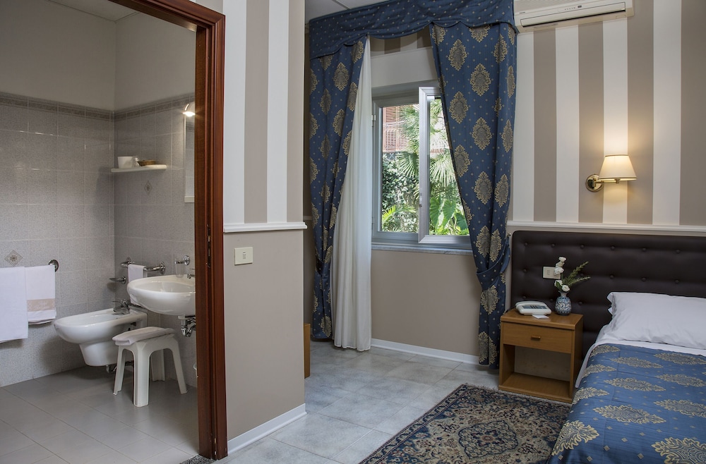 HOTEL REDEBORA 25/45