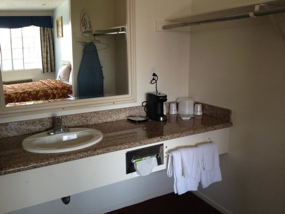 Scottish Inns Long Beach CA 25/26