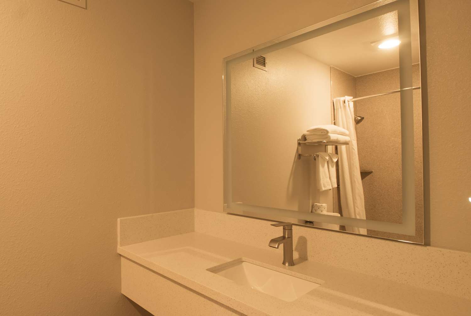 Days Inn by Wyndham Carlsbad 43/45