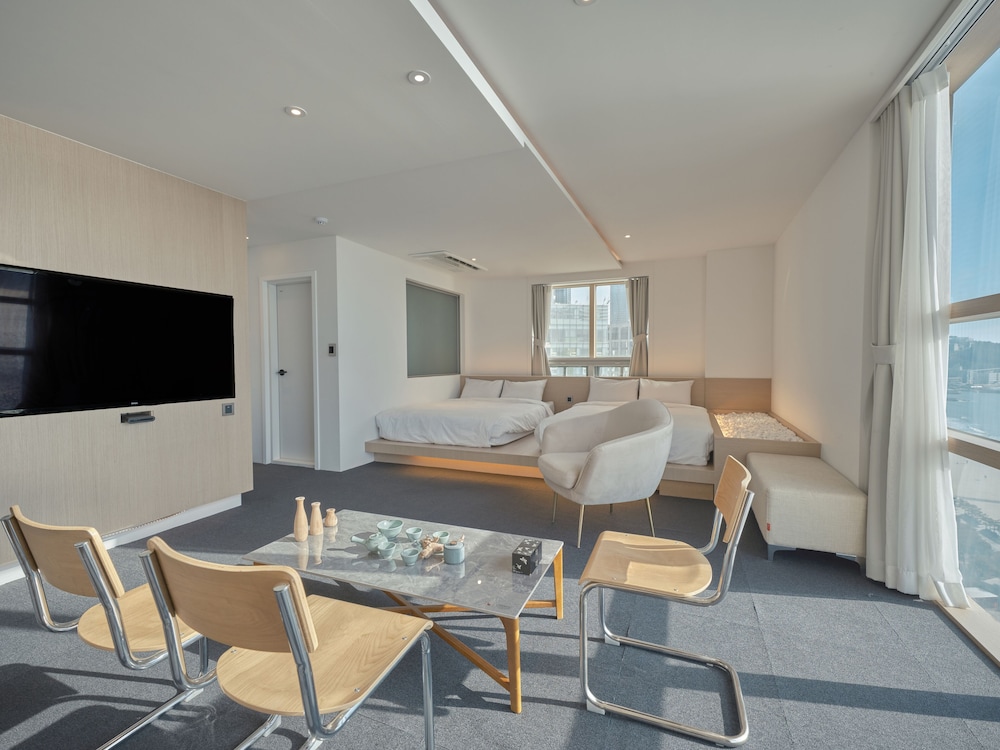 UH Suite The Haeundae 57/64