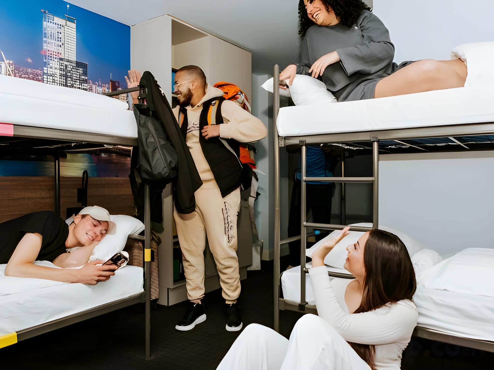 Mixed Dorm, 6 People