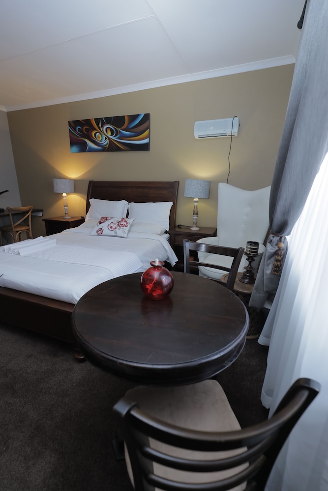 Ledumo Lodge 12/32