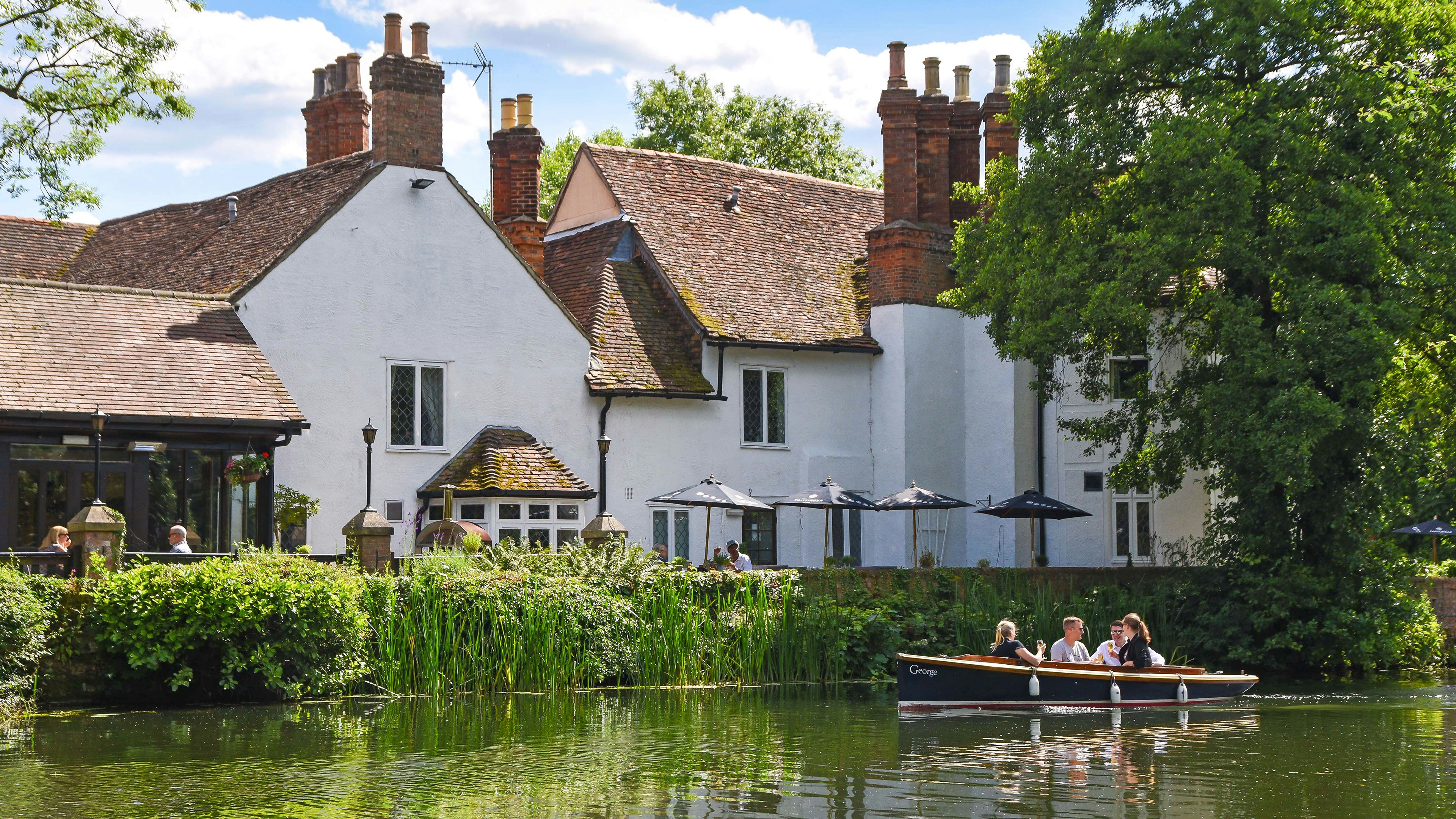The Kingfisher Pub And Hotel 53/57