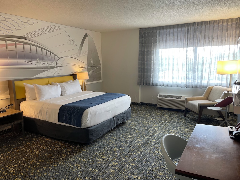 EXECUTIVE, KING BED