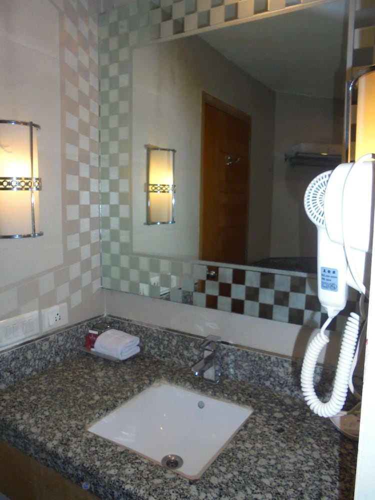 Lords Plaza Ankaleshwar 20/36