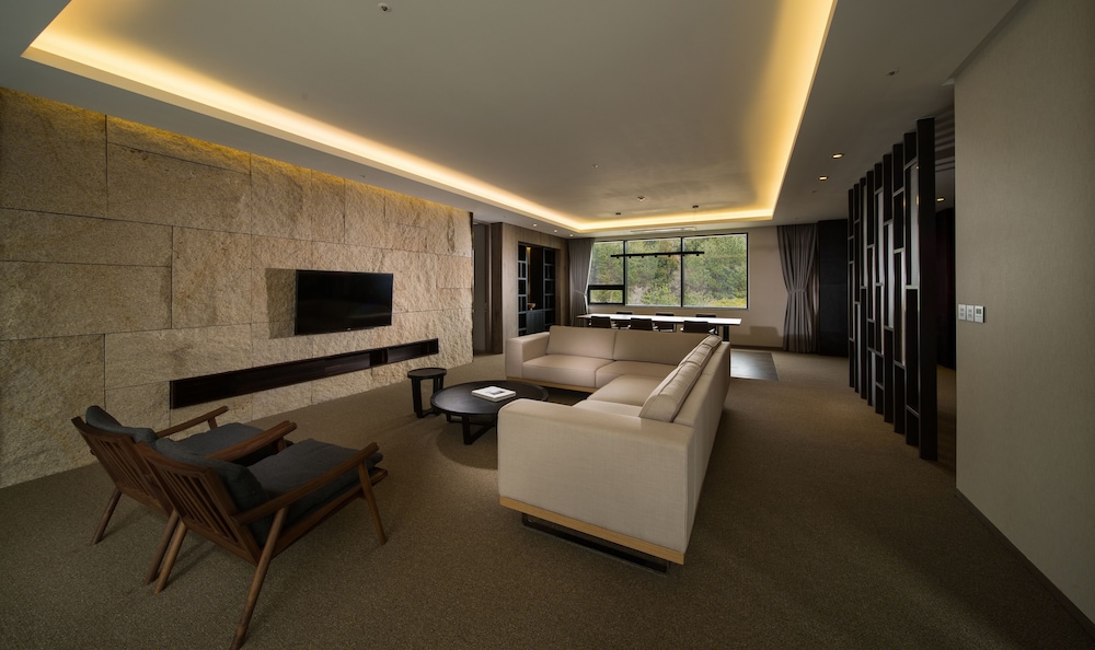 THE ANNEX 50/67
