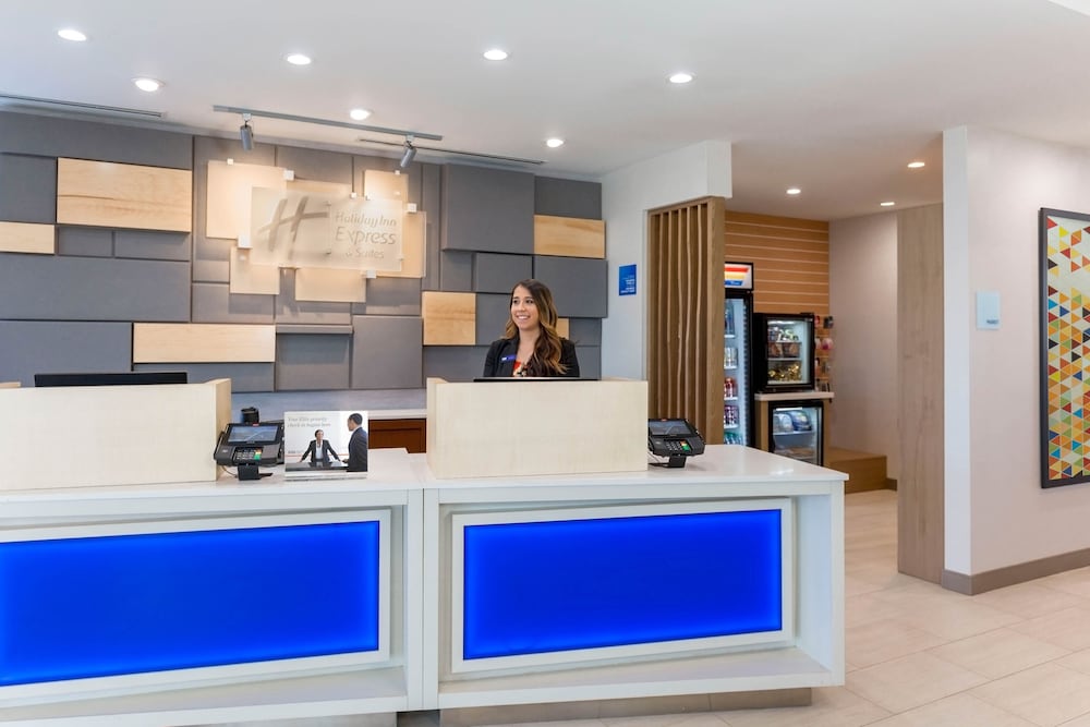 Holiday Inn Express & Suites Chicago O'hare Airport 12/60
