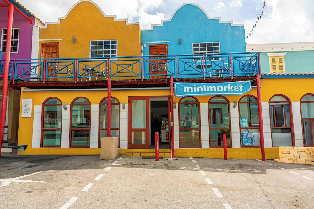 The Ritz Hostel 11/77