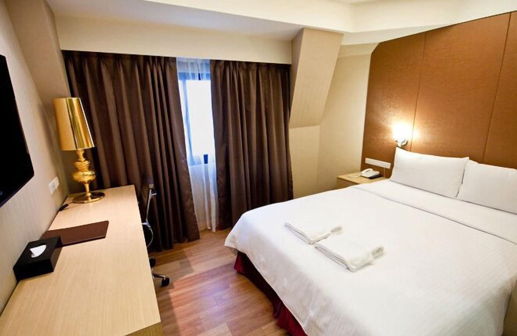 ROOM, DOUBLE BED