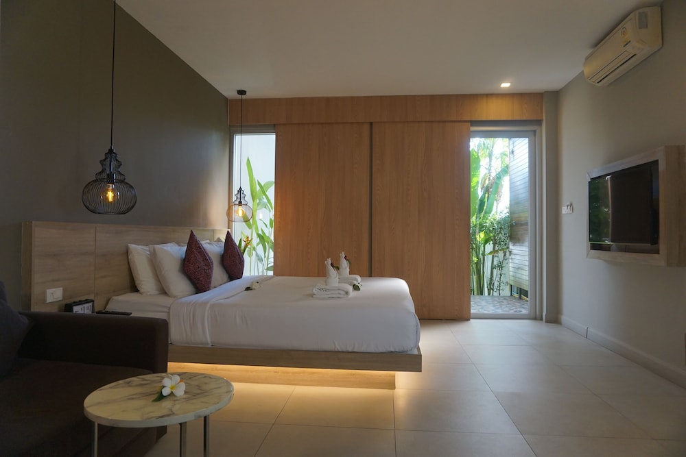 THE SIGNATURE PHUKET RESORT AND RESTAURANT 38/70