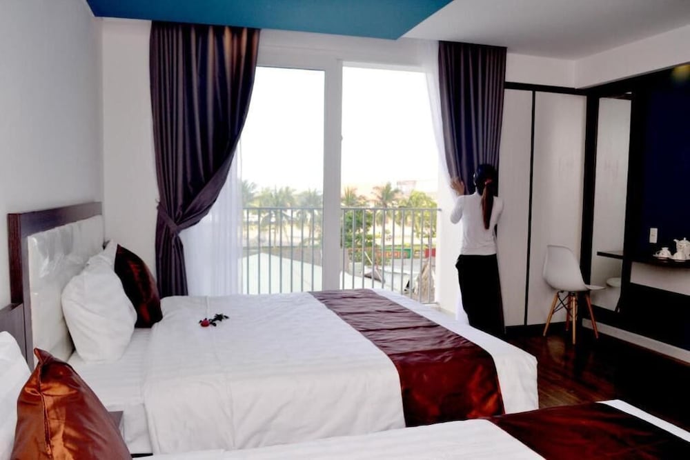 Rich Hotel 13/49