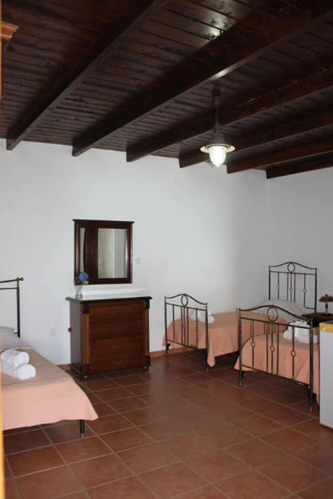 Lalloudes Seaside Accommodation 37/50