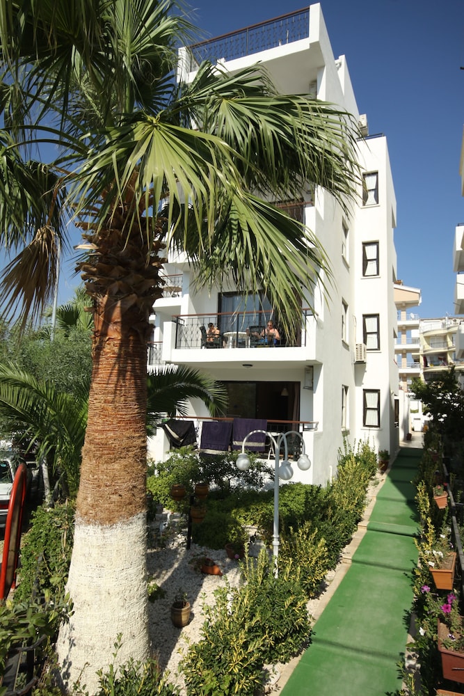 Tuntas Apartments 31/37