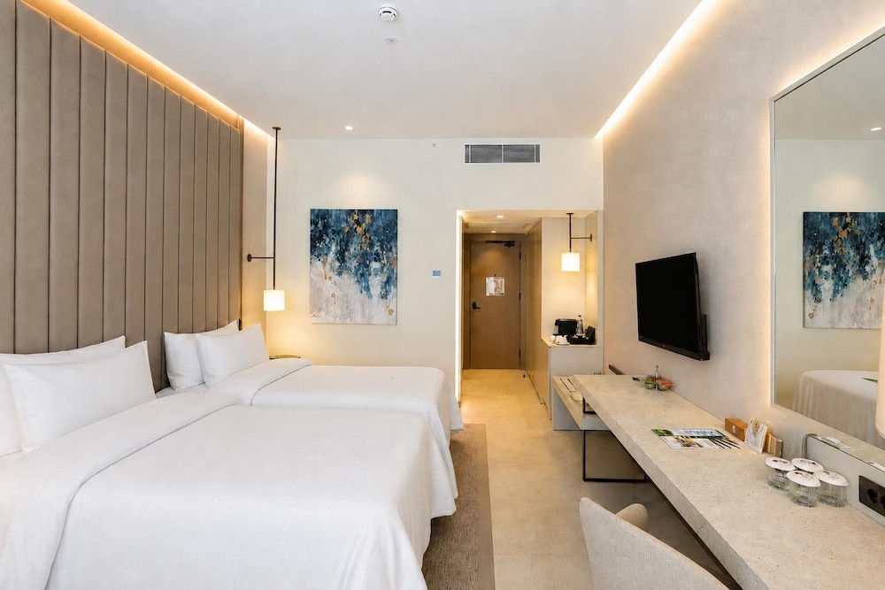 Mirage Park Resort Hotel 23/79