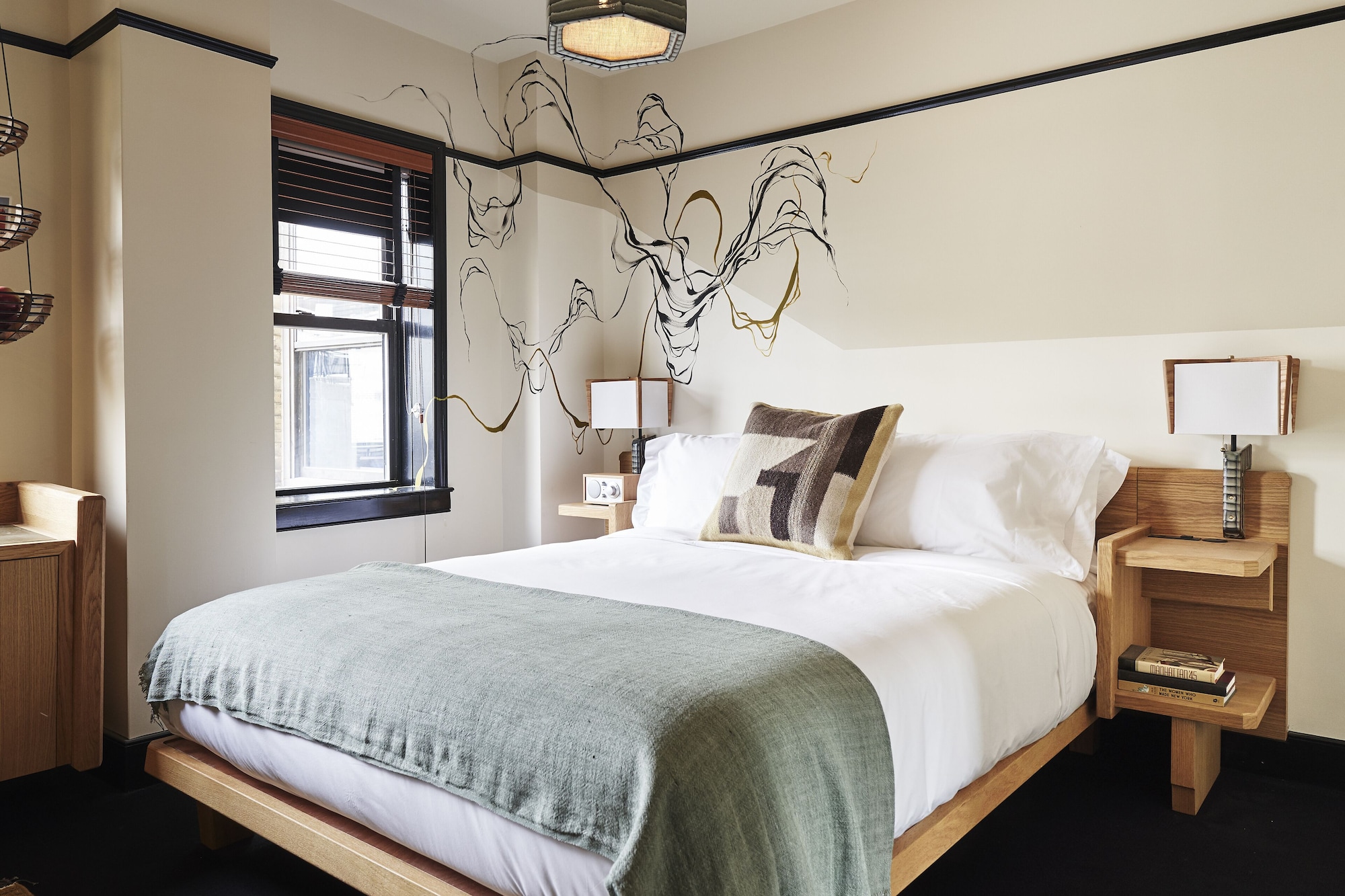 Cozy, Queen Bed