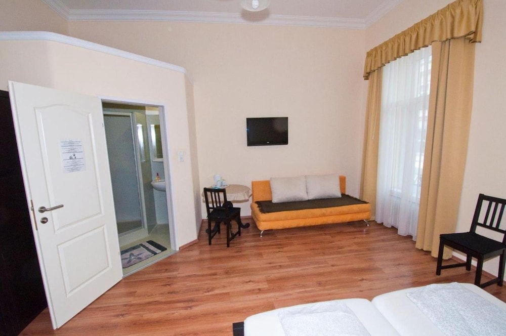 K&T Boardinghouse 18/28