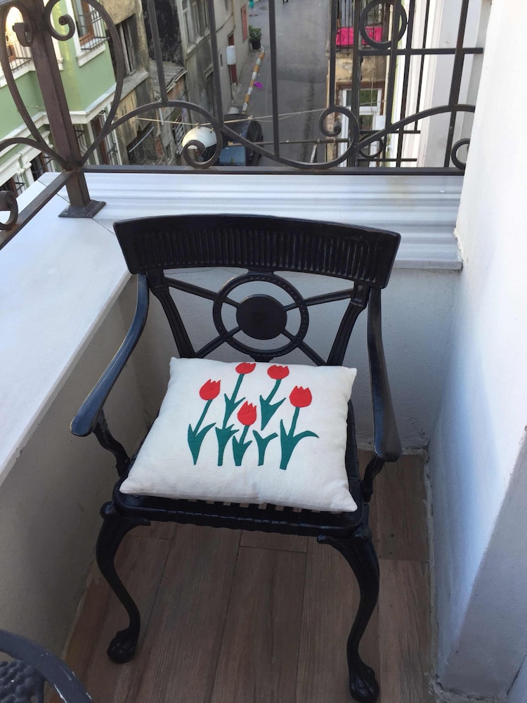 The White Swan Suites Beyoglu 6/74