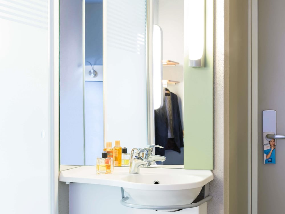 Ibis Budget Zurich Airport 69/69