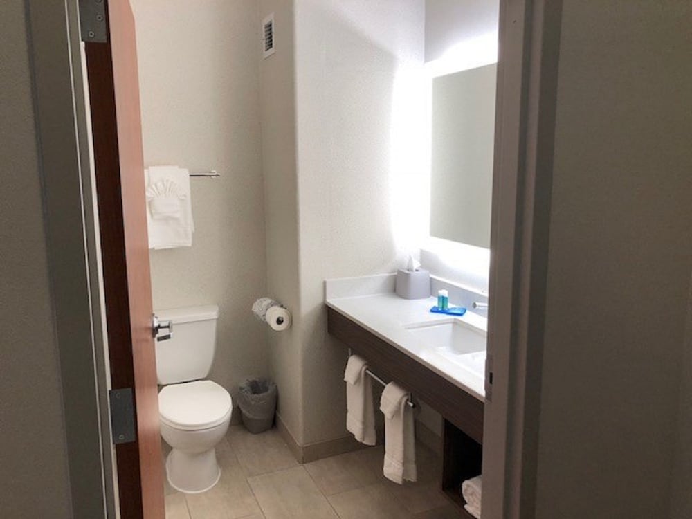 Holiday Inn Express and Suites Rio Grande City 56/59