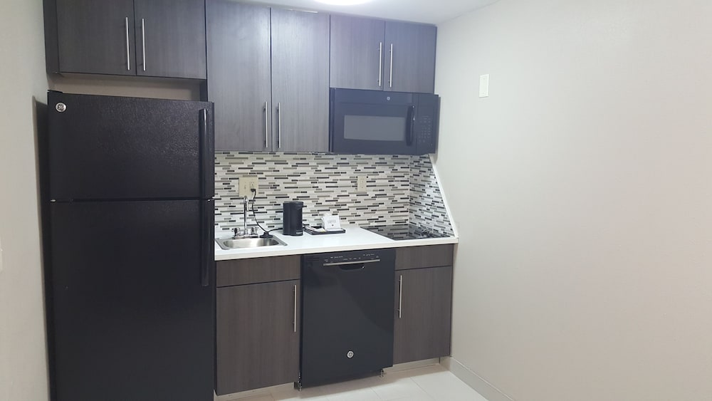 Baymont By Wyndham Clarksville 24/39