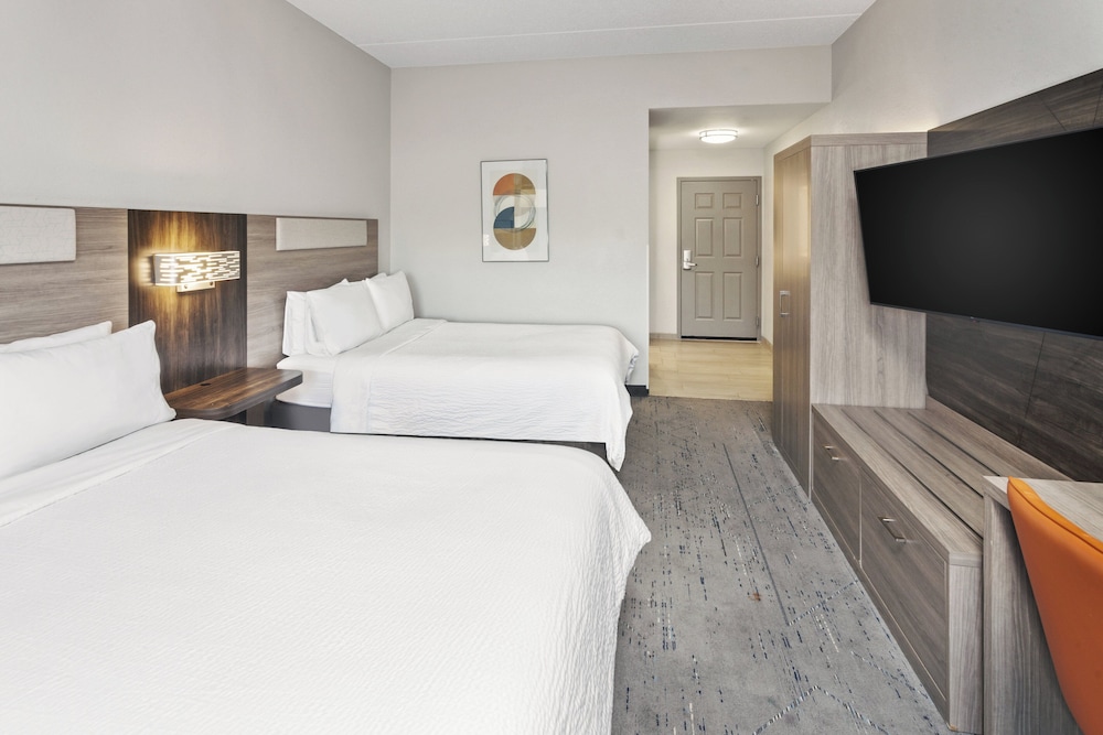 Standard, 2 Queen Beds, Extra Floor Space