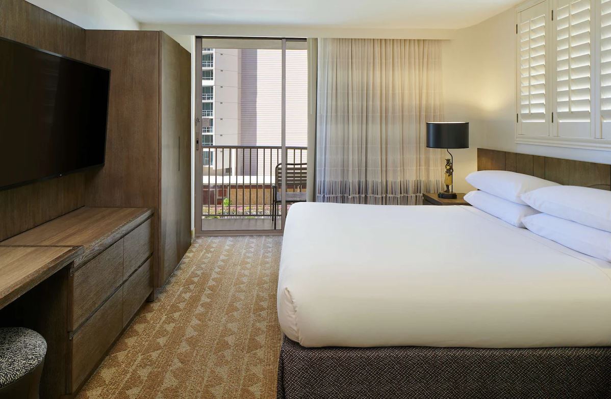 1 BEDROOM, SUITE, 2 QUEEN BEDS, POOL VIEW