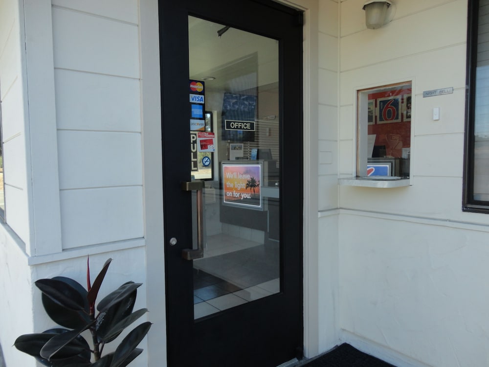 Motel 6 Monterey Downtown 44/66