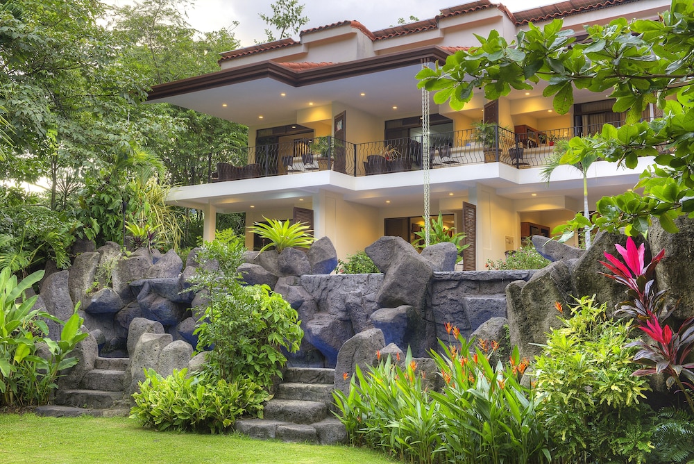 Pumilio Mountain Ocean Hotel 2/50