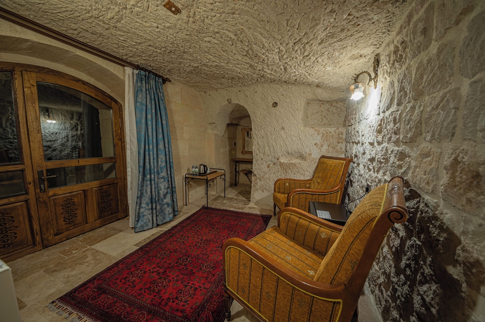 Chelebi Cave House 83/98